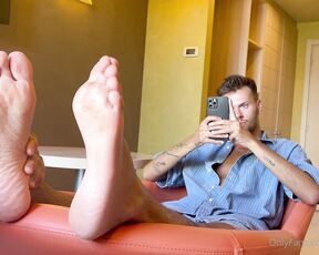 Matteo aka fillme_wfeet - 03-15-2023 OnlyFans Video - Removing iamgabriele s other rank shoe and sniffing his rank, dirty sock