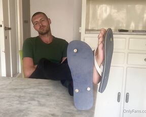 Matteo aka fillme_wfeet - 08-23-2023 OnlyFans Video - kirk_e_wood wore his smelly flip flops before leaving the apartment _ because his socks were way