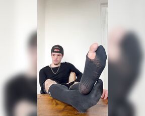 Matteo aka fillme_wfeet - 02-04-2024 OnlyFans Video - Worshiping nightspleen smelly feet and sweaty ass