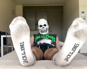 Matteo aka fillme_wfeet - 07-08-2024 OnlyFans Video - Just your typical 19 year old straight bully with stinky feet