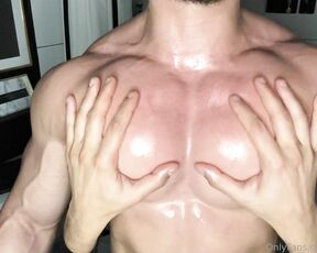 Jaylee6767 aka jaylee6767collection - 10-18-2022 OnlyFans Video - Oil up these pecs_wu38