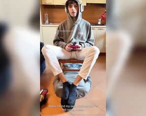 Prince Massi aka massitheprince - 08-26-2024 OnlyFans Video - Your face serves as footrest while I play on Play Station_eke6