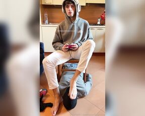 Prince Massi aka massitheprince - 08-26-2024 OnlyFans Video - Your face serves as footrest while I play on Play Station_eke6