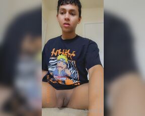 Basicflxp aka basicflxp - 04-12-2021 OnlyFans Video - On back and stretching my hole