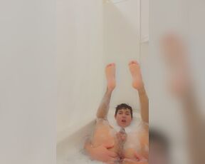 Basicflxp aka basicflxp - 03-14-2024 OnlyFans Video - Taking a hot bubble  bath  and I just coudnt help myself on fingering my