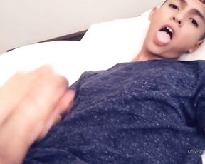 Basicflxp aka basicflxp - 09-11-2019 OnlyFans Video - Heres a different view  Keep tapping those hearts  if you want to see more