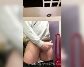 TenInchTopxxx aka teninchtopxxx - 01-31-2021 OnlyFans Video - The boy opposite on the train got me so horny with his big butt in his