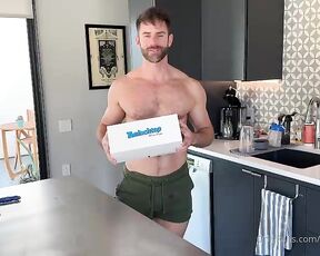 TenInchTopxxx aka teninchtopxxx - 02-27-2024 OnlyFans Video - Someones a happy boy After getting the real thing texasgymjock said he couldnt live without daddys