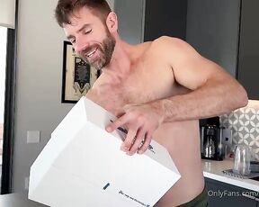 TenInchTopxxx aka teninchtopxxx - 02-27-2024 OnlyFans Video - Someones a happy boy After getting the real thing texasgymjock said he couldnt live without daddys