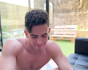 TenInchTopxxx aka teninchtopxxx - 09-05-2023 OnlyFans Video - Planting my seed American boy Trevor was in town visiting London for the first time