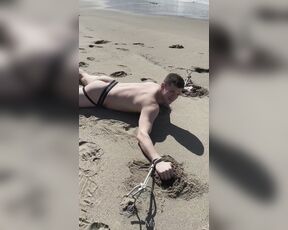 Kristofer Weston aka kristoferweston - 03-08-2021 OnlyFans Video - Having some fun with ScottRyder at the beach