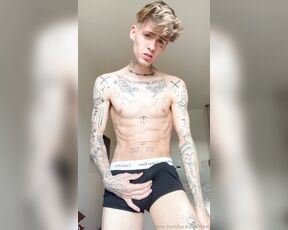 Lucas Hall aka lucashallfree OnlyFans - Might be too big for u ) imma post a new assplay these days for free