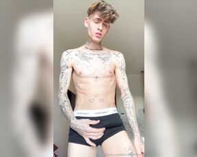 Lucas Hall aka lucashallfree OnlyFans - Might be too big for u ) imma post a new assplay these days for free