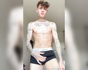 Lucas Hall aka lucashallfree OnlyFans - Might be too big for u ) imma post a new assplay these days for free