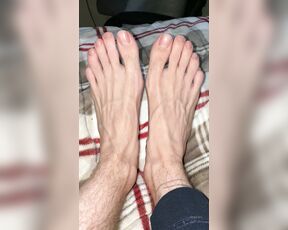 Bryan Silva aka bryansilva OnlyFans - Like if you have a foot fetish Lots of dirty talk in this