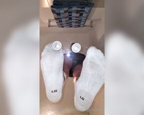 Footpigcrusher aka footpigcrusher OnlyFans - Underglass crushing capsules in Nike AF1, smelly white socks and barefoot