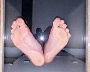 Footpigcrusher aka footpigcrusher OnlyFans - Underglass POV  stepping barefoot on the glass plate