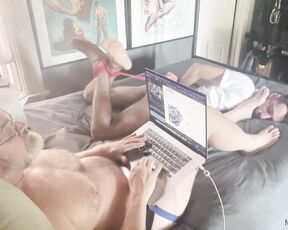 Kristofer Weston aka kristoferweston - 04-23-2022 OnlyFans Video - When Im trying to get some onguardsalon editing done and safeandbound is sniffing my feet like