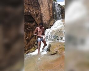 Real nasty 254 aka realnasty254 - 01-01-2025 OnlyFans Video - You wanna join my river shower