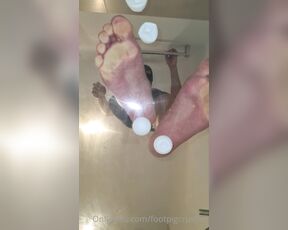 Footpigcrusher aka footpigcrusher OnlyFans - Crushing some table tennis balls under my soles and heels on the crushing glass plate