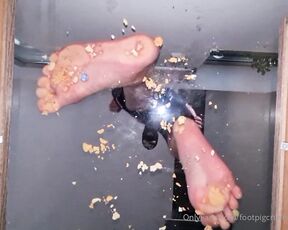 Footpigcrusher aka footpigcrusher OnlyFans - Underglass crushing crunchy stuff, barefoot What would you like to see get crushed underglass Unfortunately,