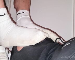 Footpigcrusher aka footpigcrusher OnlyFans - I couldnt eat my pizza as my socks smelt SO much