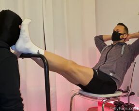 Footpigcrusher aka footpigcrusher OnlyFans - Love how he rears up to be able to sniff my smelly socks