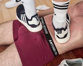 Footpigcrusher aka footpigcrusher OnlyFans - Jumping on his cock in AF1s while his roommates girlfriend rings the bell