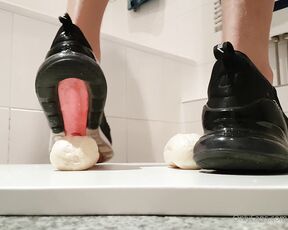 Footpigcrusher aka footpigcrusher OnlyFans - Stomping buns in Nike Air Max 270 and jumping on them DM me for