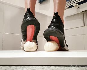 Footpigcrusher aka footpigcrusher OnlyFans - Stomping buns in Nike Air Max 270 and jumping on them DM me for