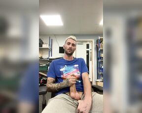OnlyXXXGuys aka onlyxxxguys - 03-31-2025 OnlyFans Video - I dont mind working late in the office I just wish someone were here to help